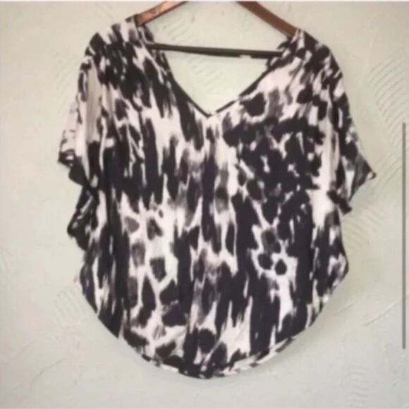 Women’s Express Printed Blouse - Picture 2 of 5